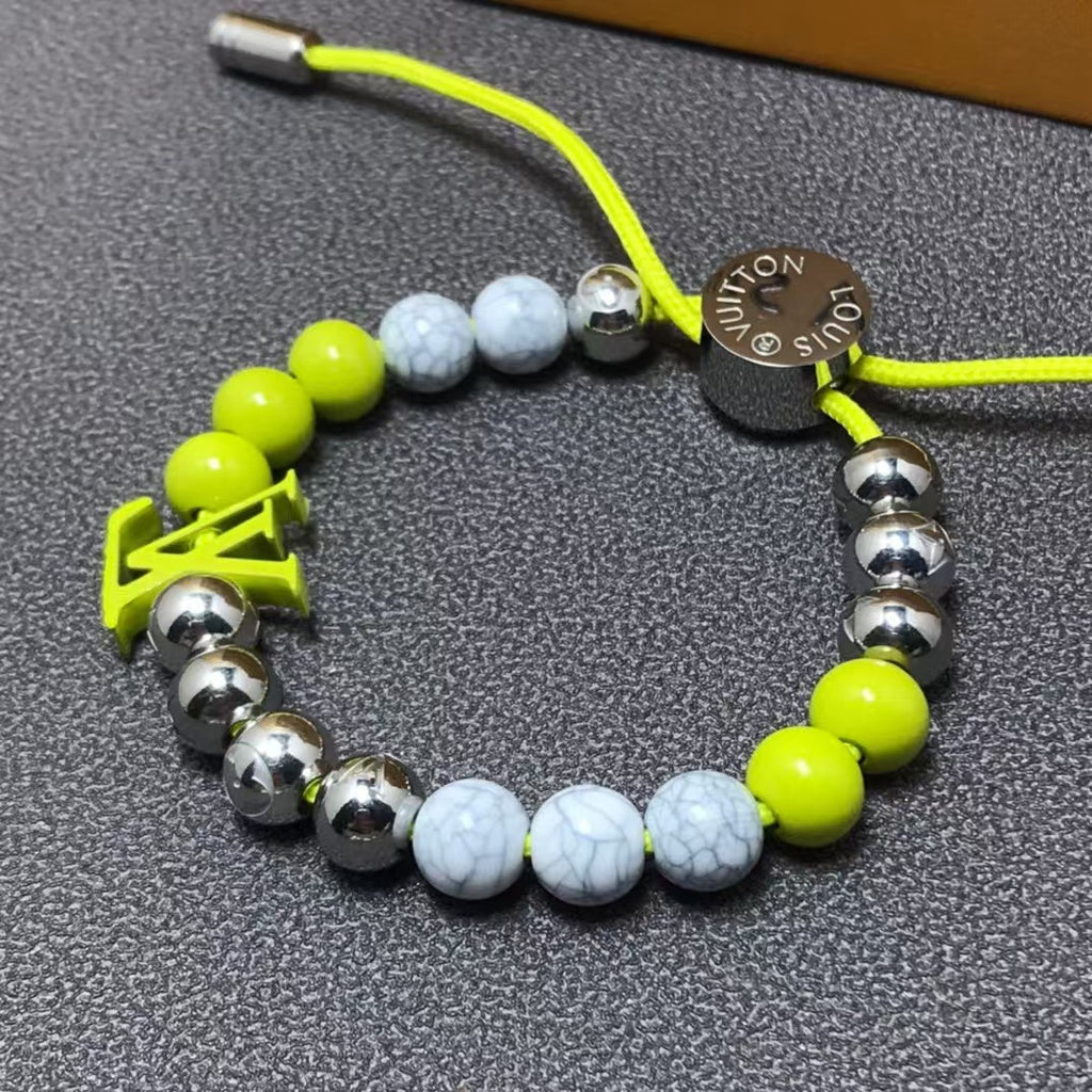 Fashionable adjustable universal bracelet