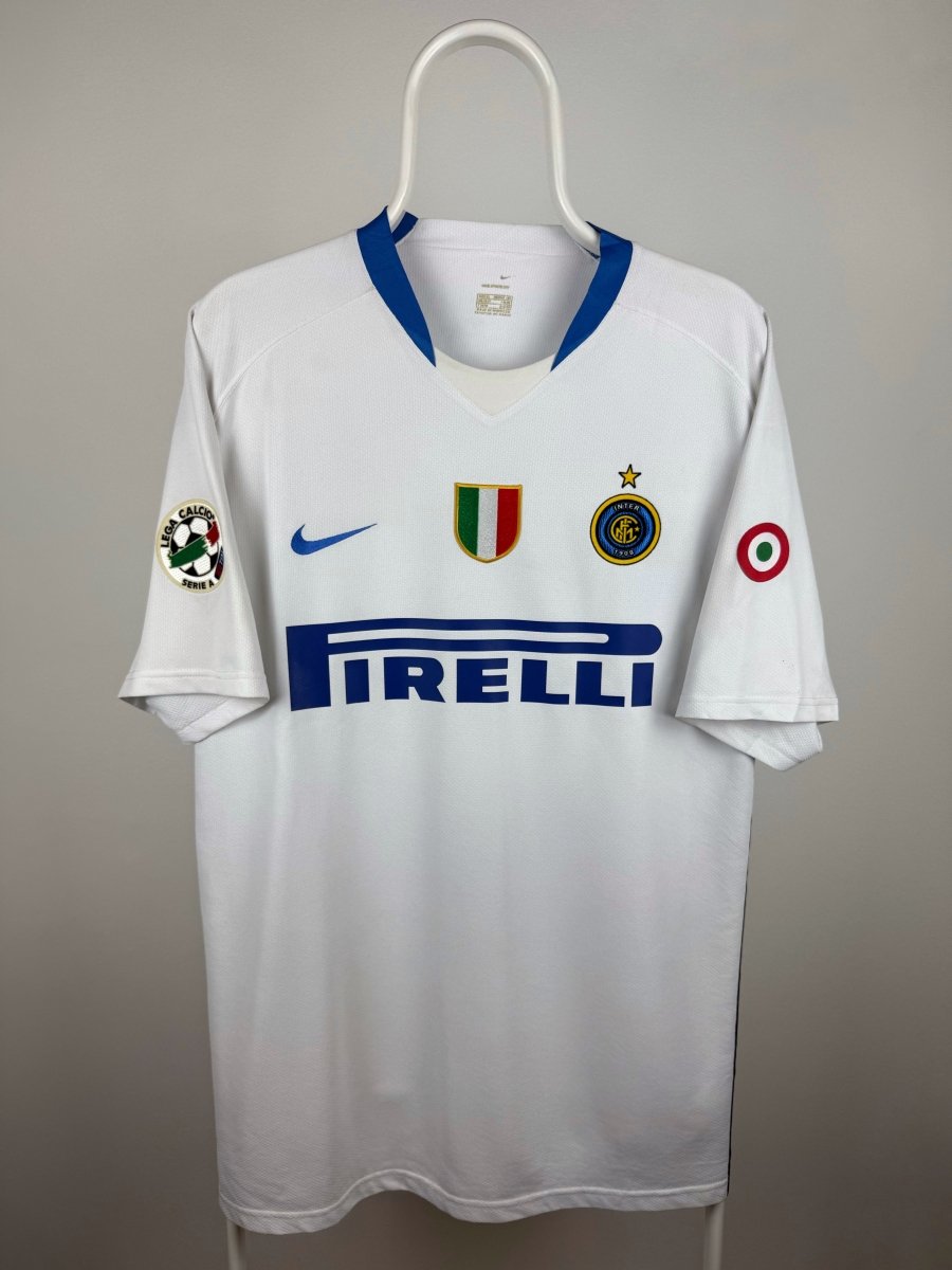 Adriano - Inter 2006/07 away shirt 🇧🇷