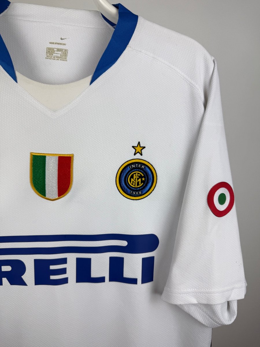 Adriano - Inter 2006/07 away shirt 🇧🇷