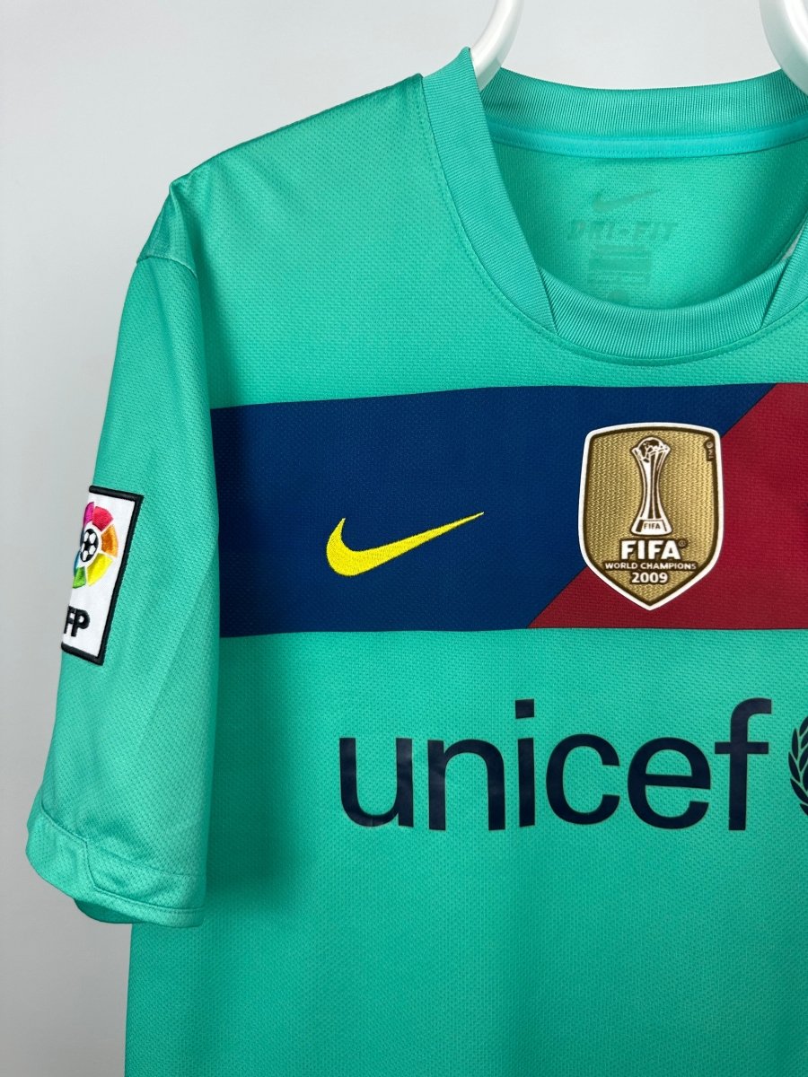 Carlos Puyol - FC Barcelona 2010/11 away shirt 🇪🇸