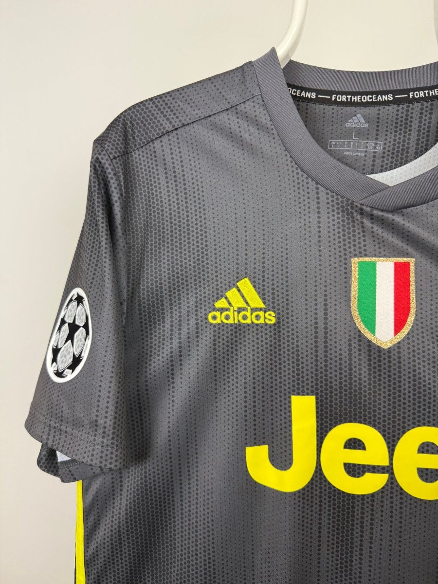 Cristiano Ronaldo - Juventus 2018/19 Away Shirt 🇵🇹
