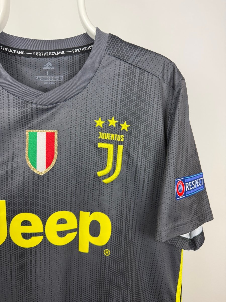 Cristiano Ronaldo - Juventus 2018/19 Away Shirt 🇵🇹