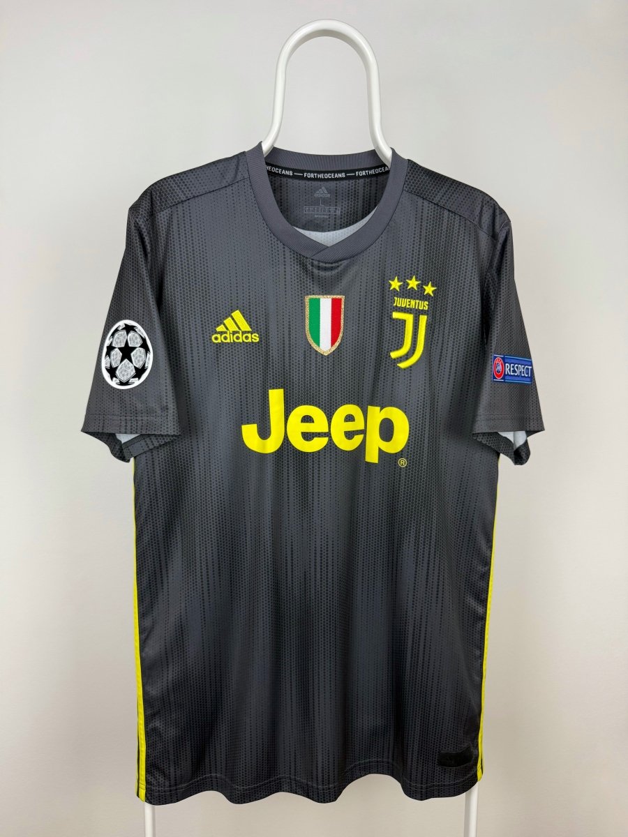 Cristiano Ronaldo - Juventus 2018/19 Away Shirt 🇵🇹