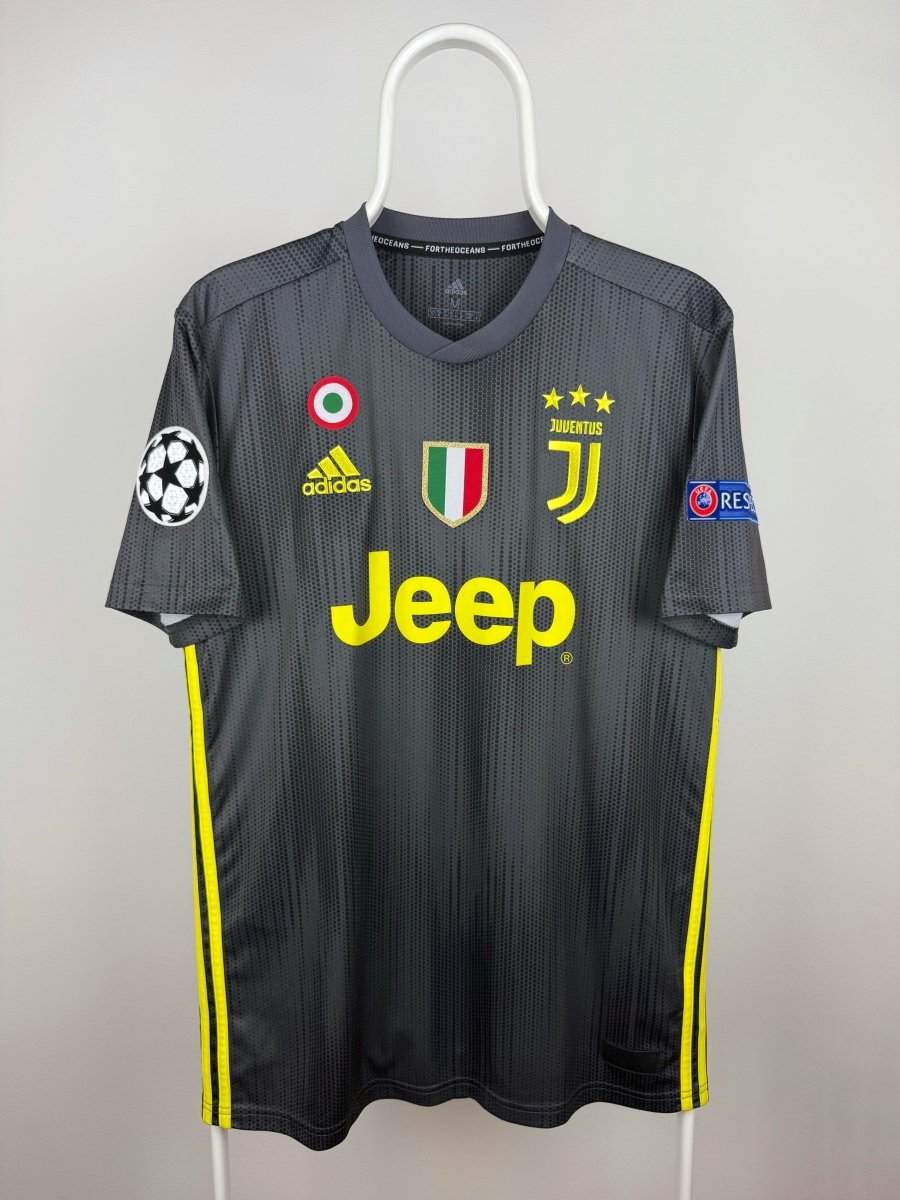 Cristiano Ronaldo - Juventus 2018/19 away shirt 🇵🇹