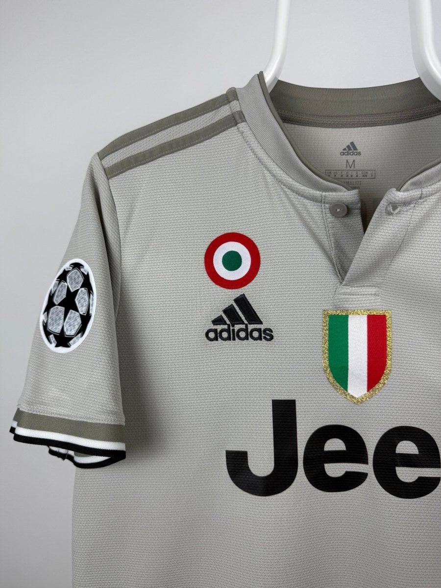 Cristiano Ronaldo - Juventus 2018/19 away shirt 🇵🇹