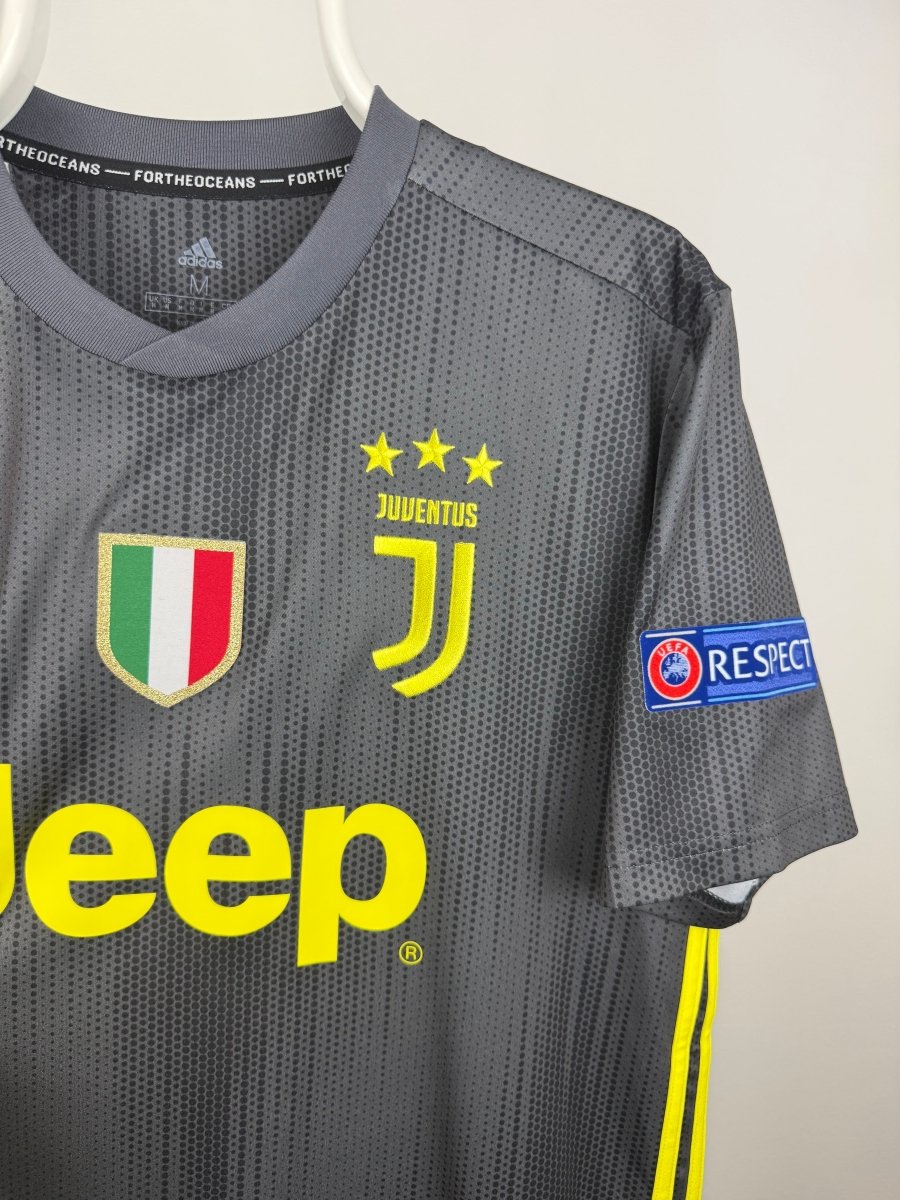 Cristiano Ronaldo - Juventus 2018/19 away shirt 🇵🇹
