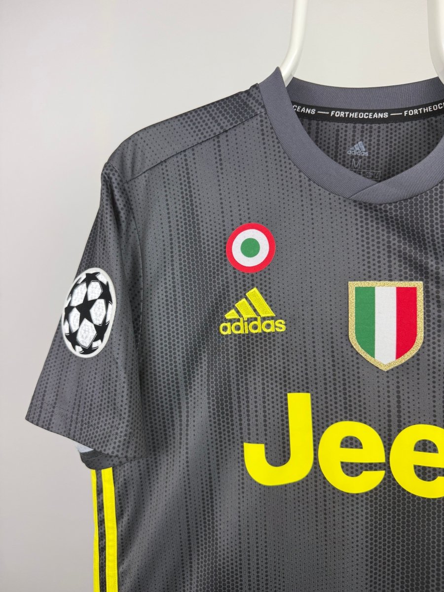 Cristiano Ronaldo - Juventus 2018/19 away shirt 🇵🇹