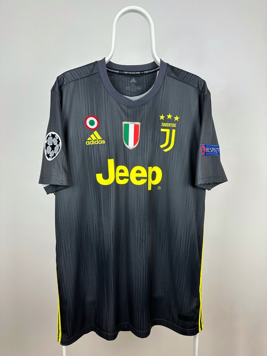 Cristiano Ronaldo - Juventus 2018/19 away shirt 🇵🇹