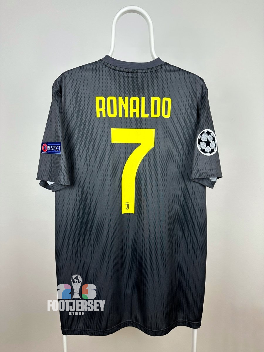 Cristiano Ronaldo - Juventus 2018/19 away shirt 🇵🇹