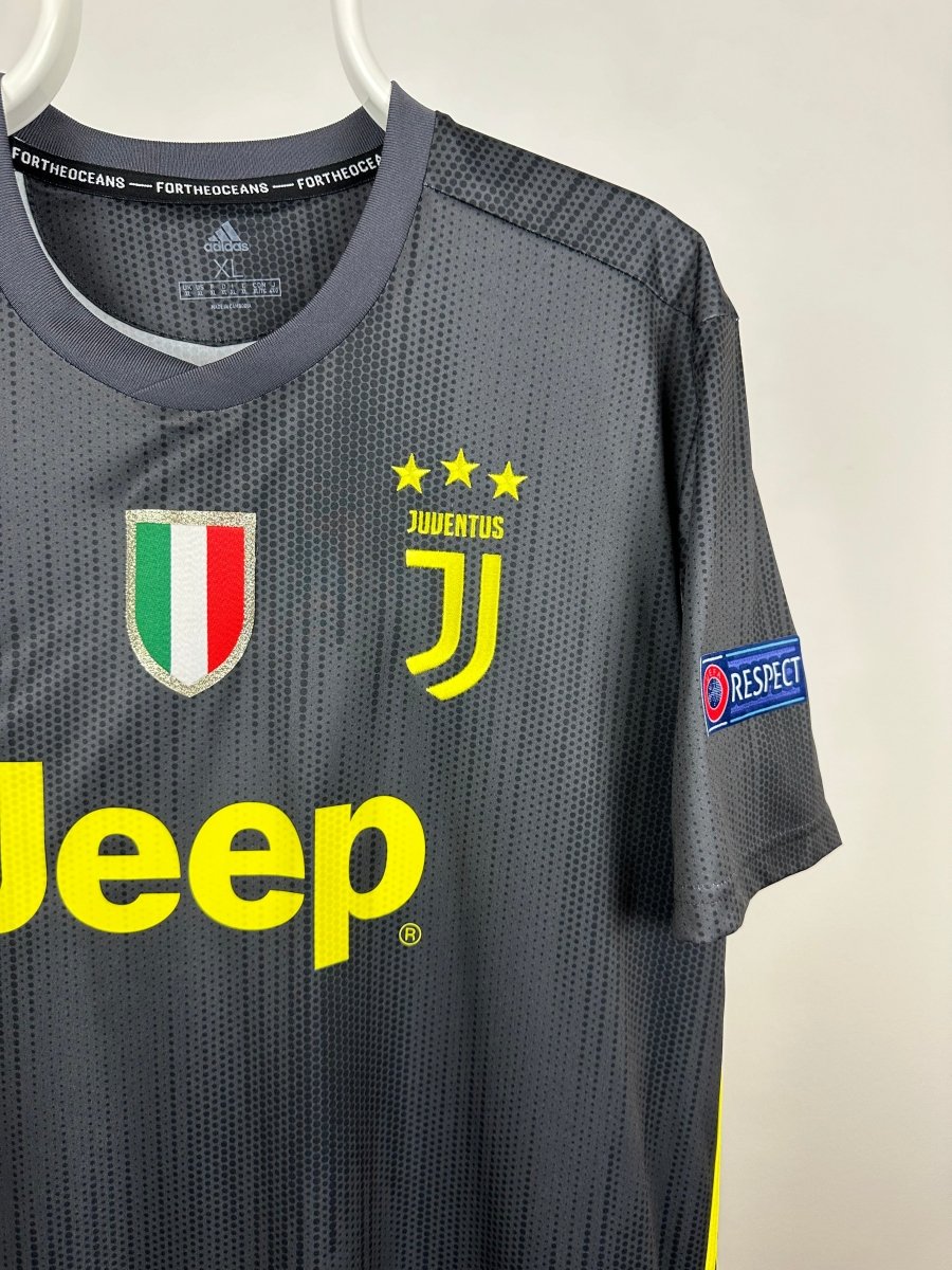 Cristiano Ronaldo - Juventus 2018/19 away shirt 🇵🇹
