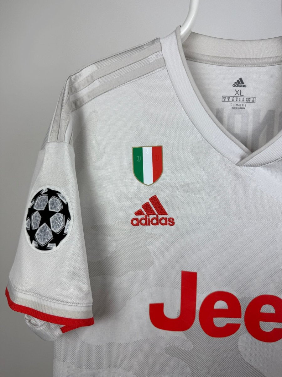 Cristiano Ronaldo - Juventus 2019/20 away shirt 🇵🇹