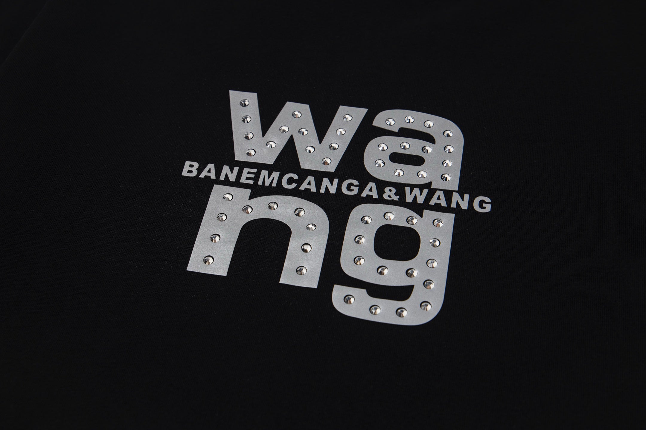 Rivet inlaid with concave silicone reflective T-shirt