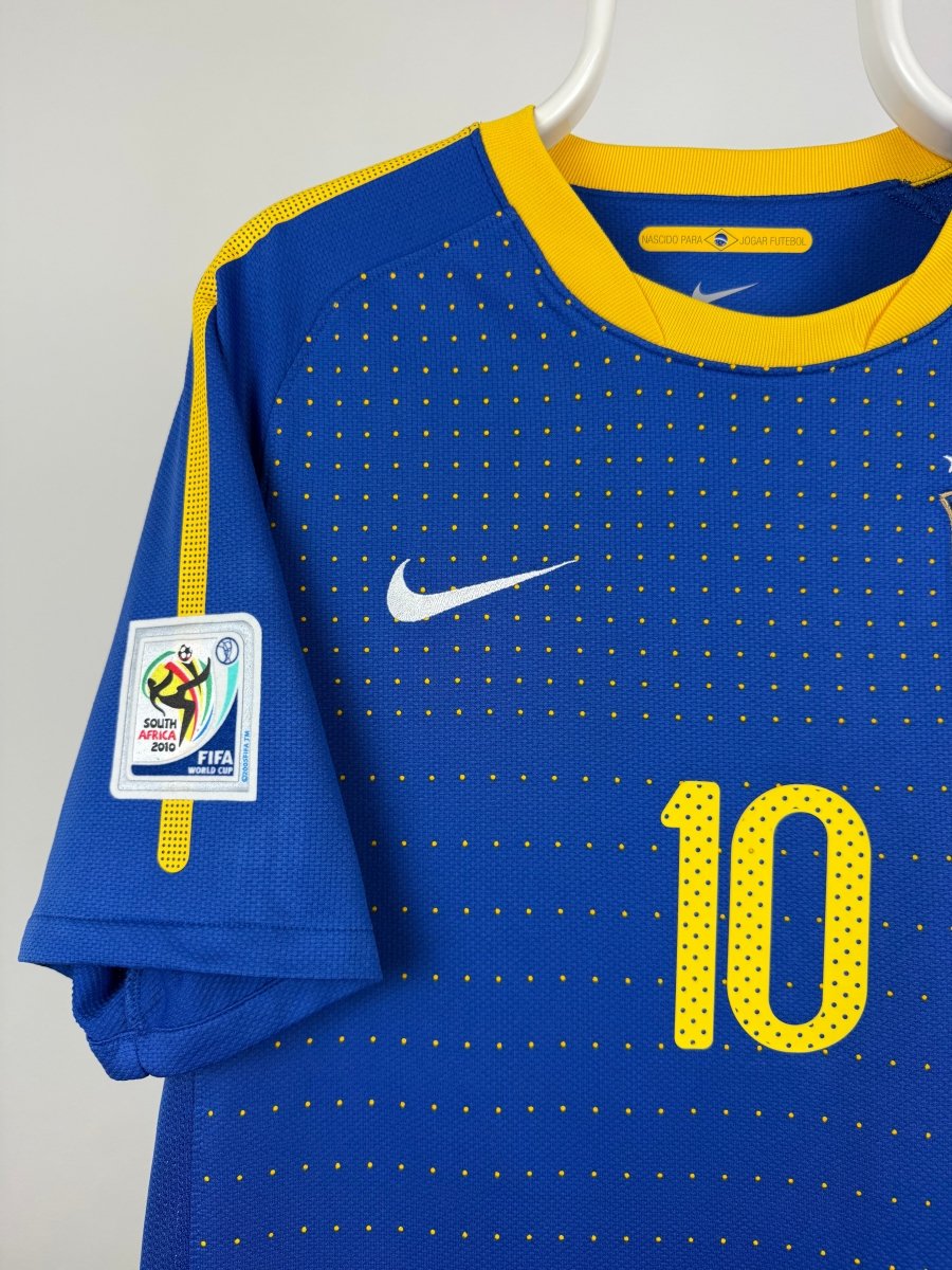 Kaka - Brazil 2010 away jersey 🇧🇷