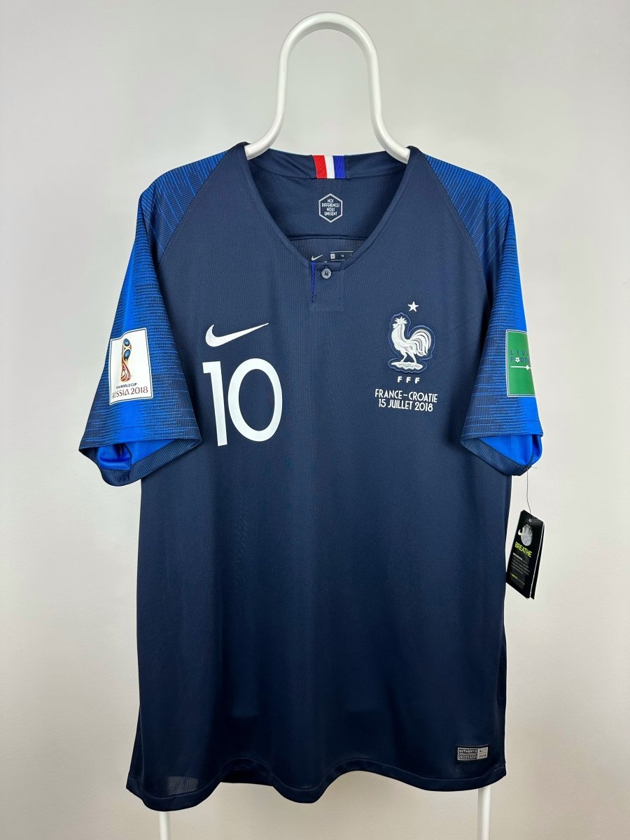 Kylian Mbappe - France 2018 home shirt 🇫🇷