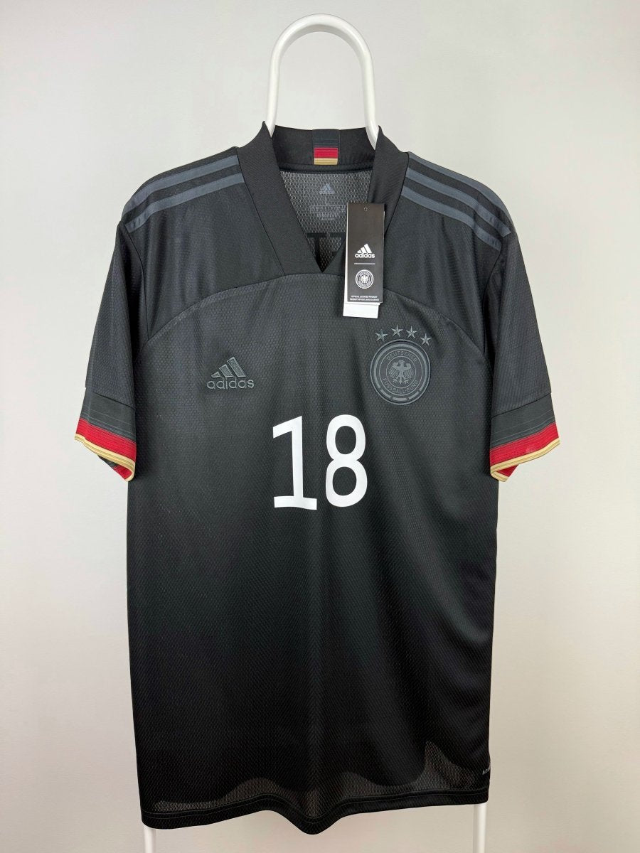 Leon Goretzka - Germany 2020 away shirt 🇩🇪